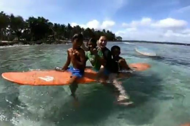 WATCH: Maja Salvador goes surfing with Siargao kids – ShowBiz Chika